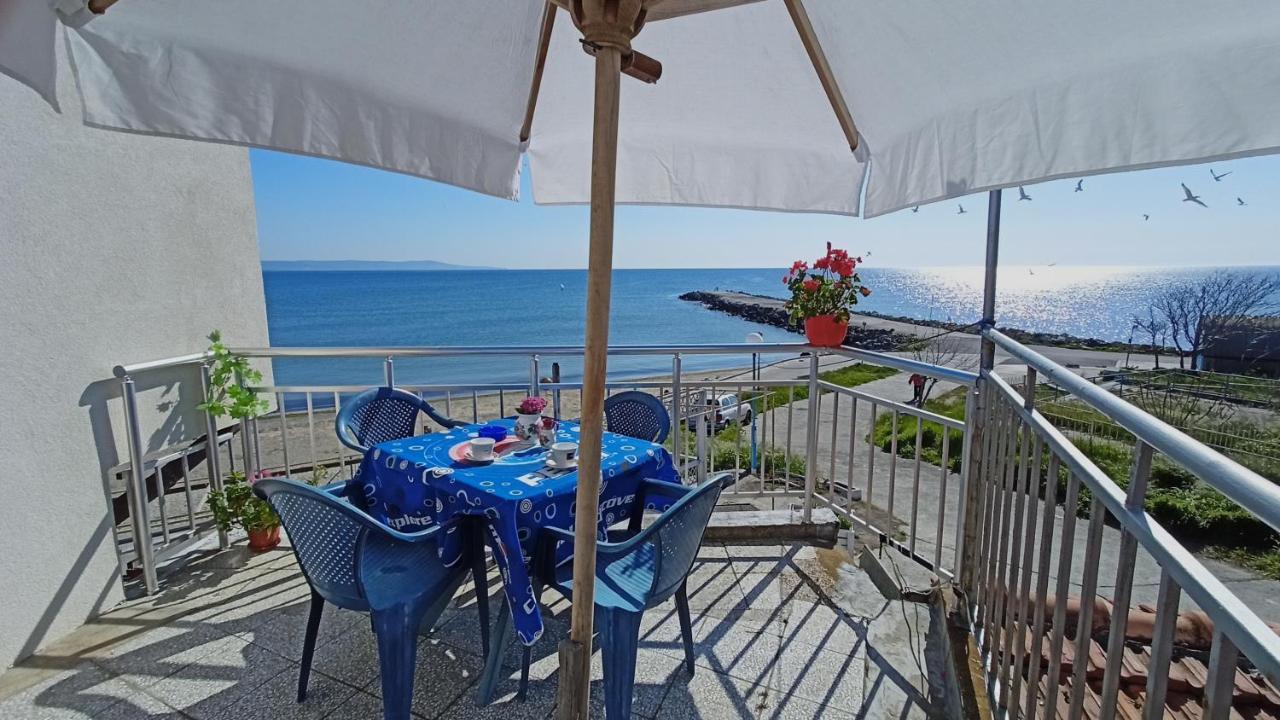 Nikolovi Home Apartments Pomorie Eksteriør bilde