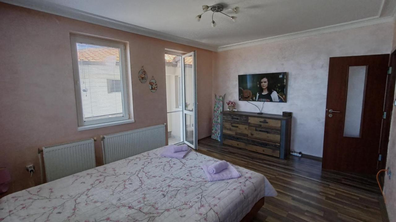 Nikolovi Home Apartments Pomorie Eksteriør bilde