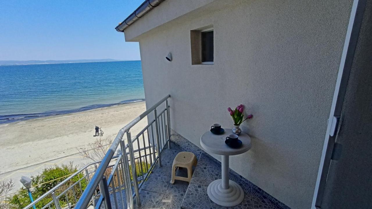 Nikolovi Home Apartments Pomorie Eksteriør bilde
