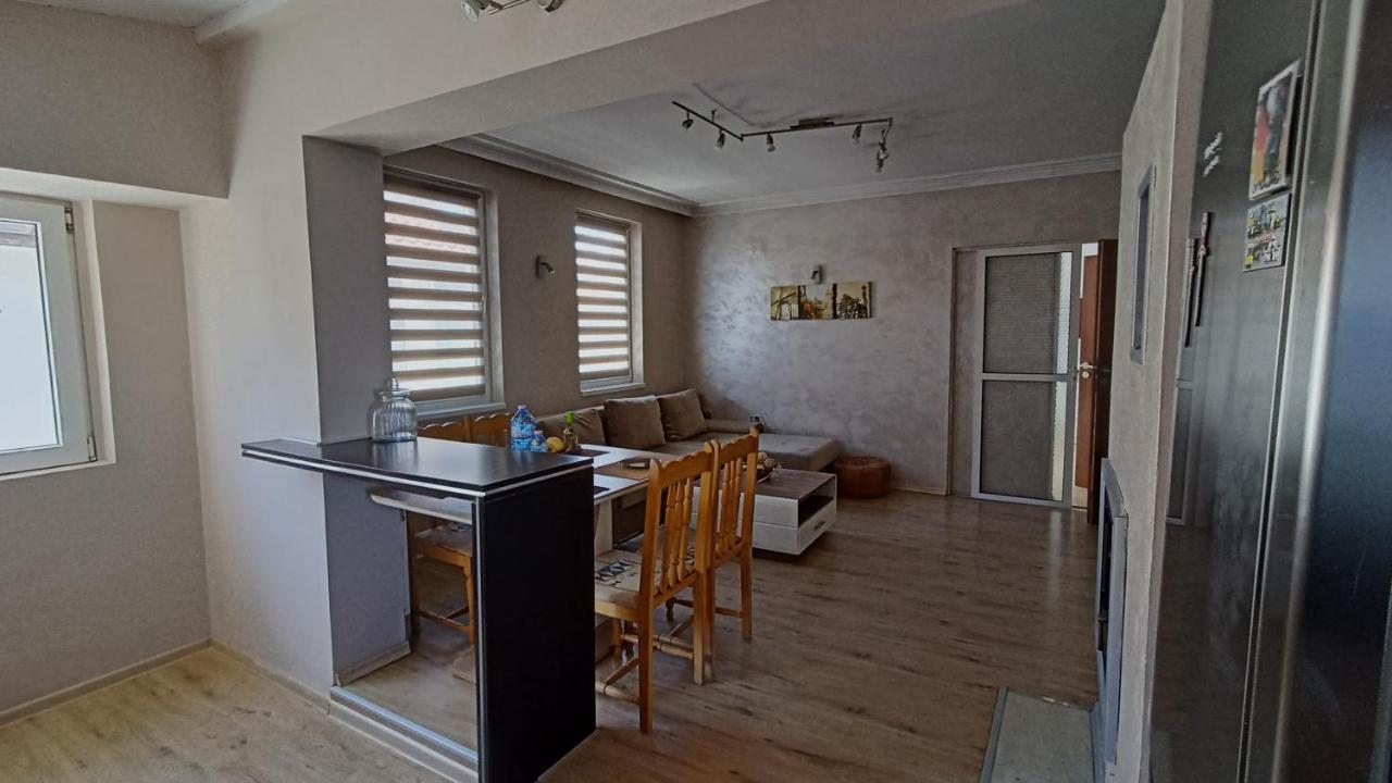Nikolovi Home Apartments Pomorie Eksteriør bilde