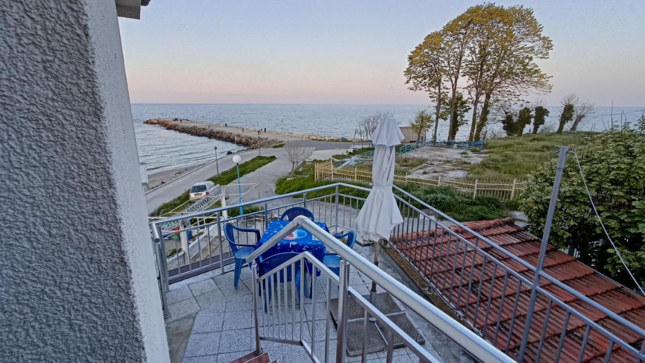 Nikolovi Home Apartments Pomorie Eksteriør bilde
