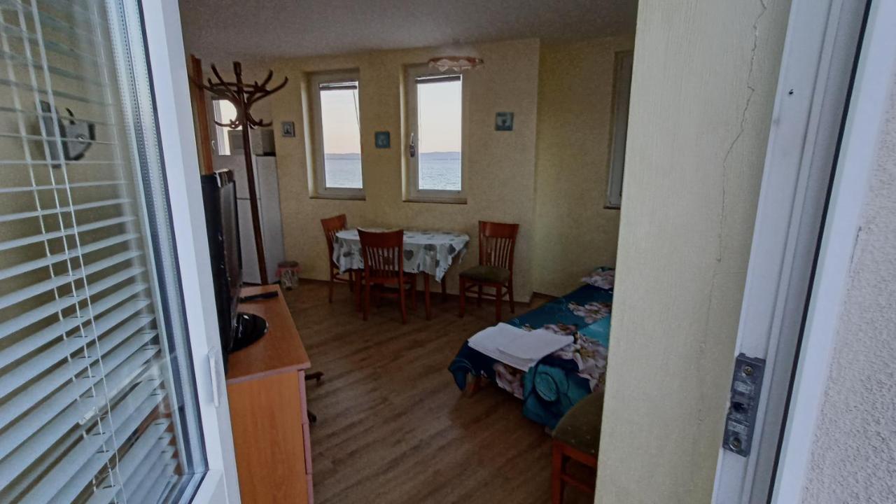 Nikolovi Home Apartments Pomorie Eksteriør bilde