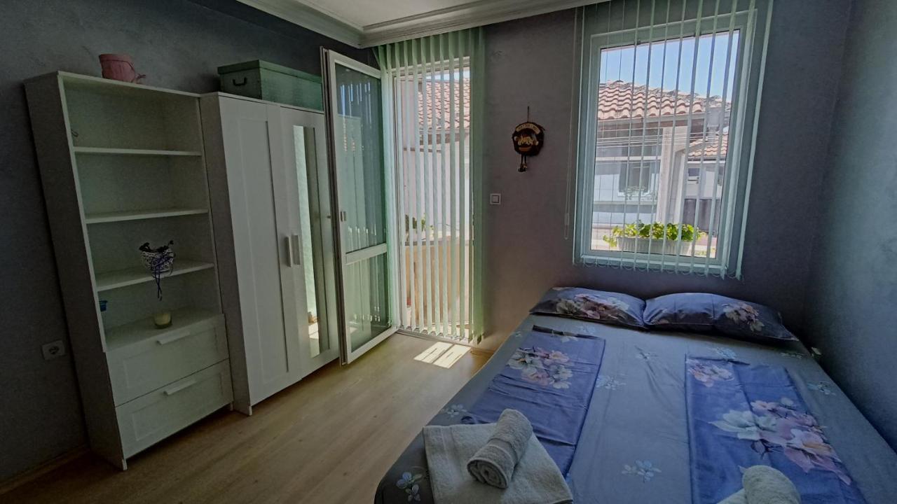 Nikolovi Home Apartments Pomorie Eksteriør bilde